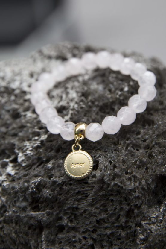 Bracelete Amor – Quartzo Rosa – Pingente Amor em Banho de Ouro - Image 2