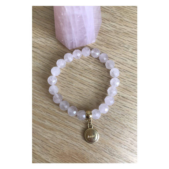 Bracelete Amor – Quartzo Rosa – Pingente Amor em Banho de Ouro