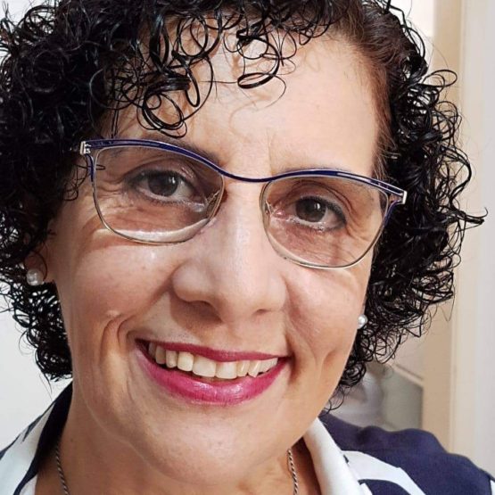 Professora de Astrologia Cinira Palotta